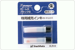 シャチハタネーム６・ブラック８の補充インクです●ご使用になっている商品の補充インキを確かめて、必ず同じ種類・同じ色のインキを正しく補充してください。●間違ったインキの補充は、商品性能が著しく低下し、使